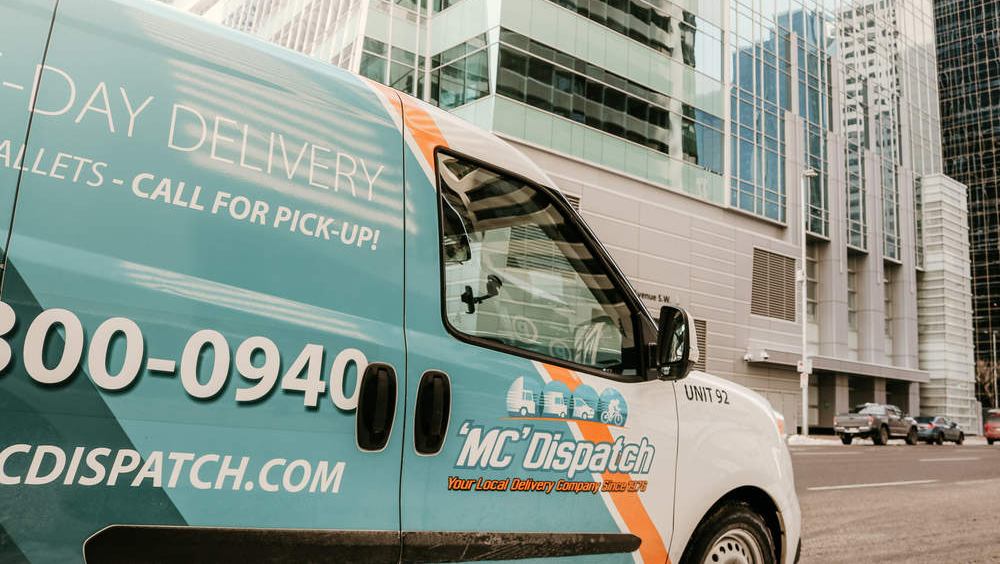 Learn the essential protocols for white-glove logistics in Alberta. This guide covers fragile equipment shipping in Edmonton and Calgary, focusing on medical, IT, and industrial high-tech transport for 2026.