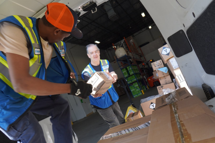 Envelope, Skid, or Full Truckload? A Practical Guide to Choosing the Right Delivery Vehicle